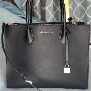 Michael kors crossbody bag